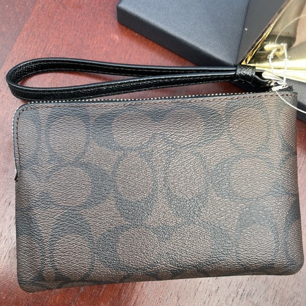 NWT Authentic Coach zip wristlet with Coach gift box - Picture 5 of 11